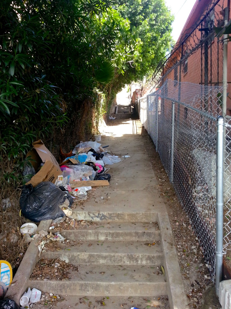 Huntington Dr N - Almont St Stairs